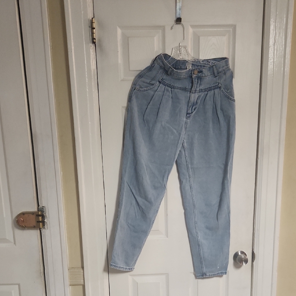 BDG Light Wash Cropped Jeans